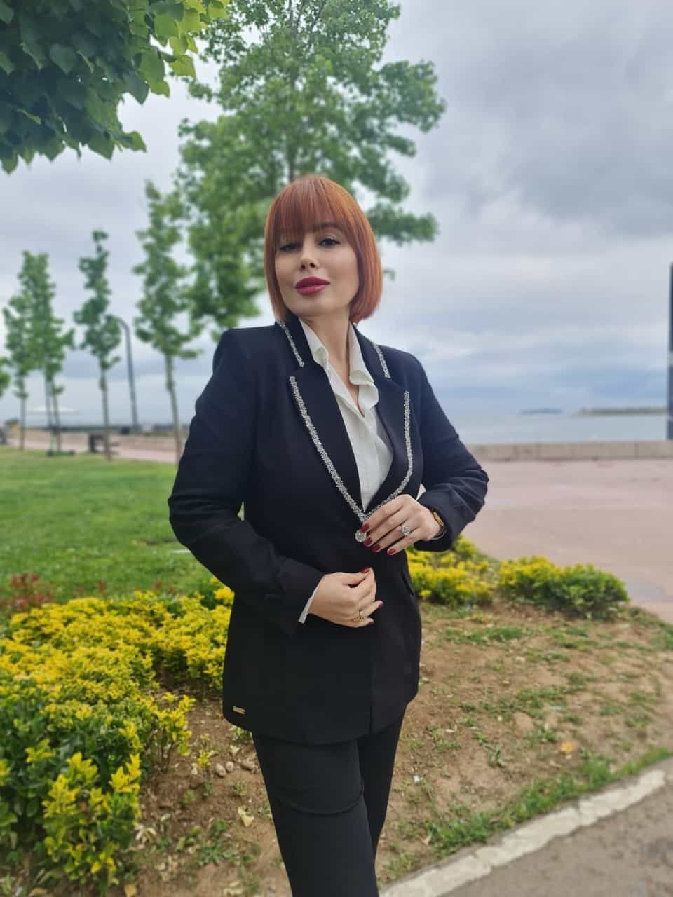 Double Yakası Taşlı Kadın Ceket