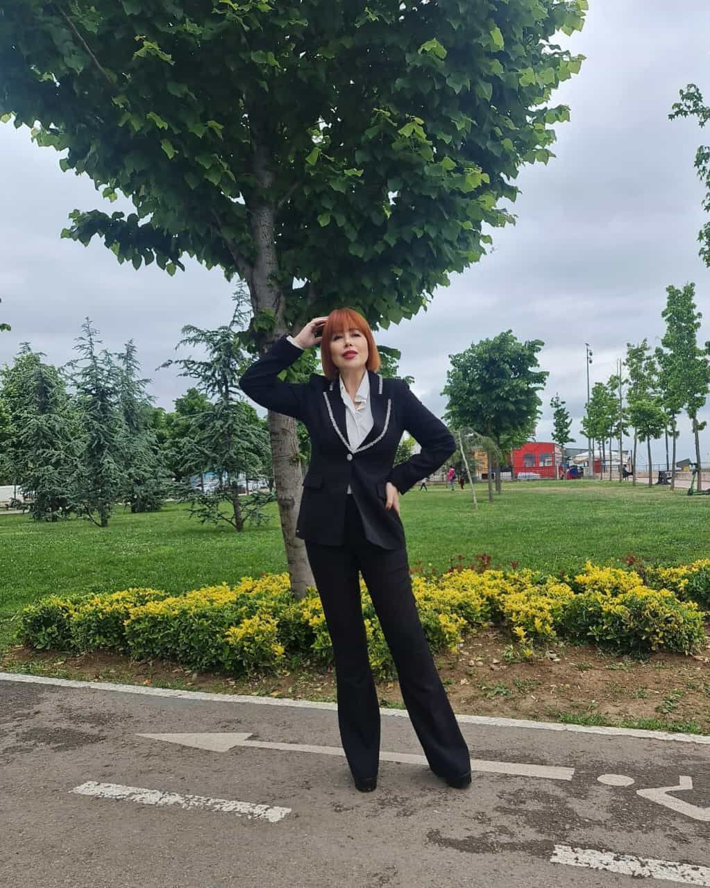 Double Yakası Taşlı Kadın Ceket