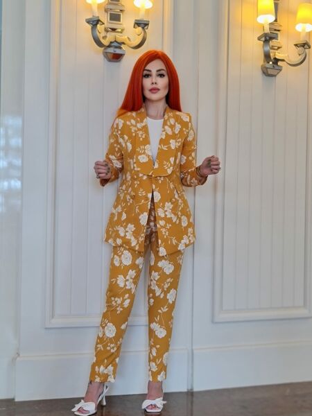 Double Beyaz Çiçek Desen 4 Düğmeli Ceket