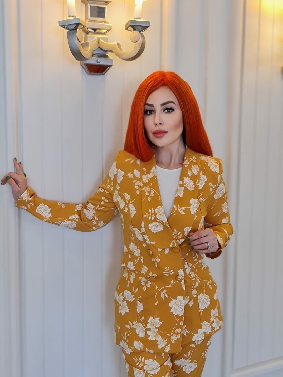 Double Beyaz Çiçek Desen 4 Düğmeli Ceket