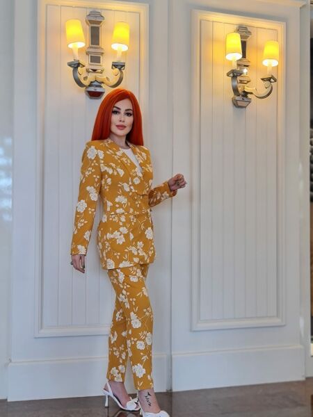 Double Beyaz Çiçek Desen 4 Düğmeli Ceket